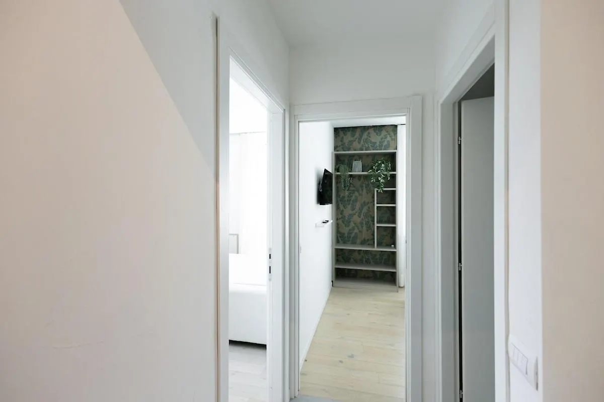 Two -Rooms Apartment 10 Minutes Duomo By Metro Milan 0*,  Italie