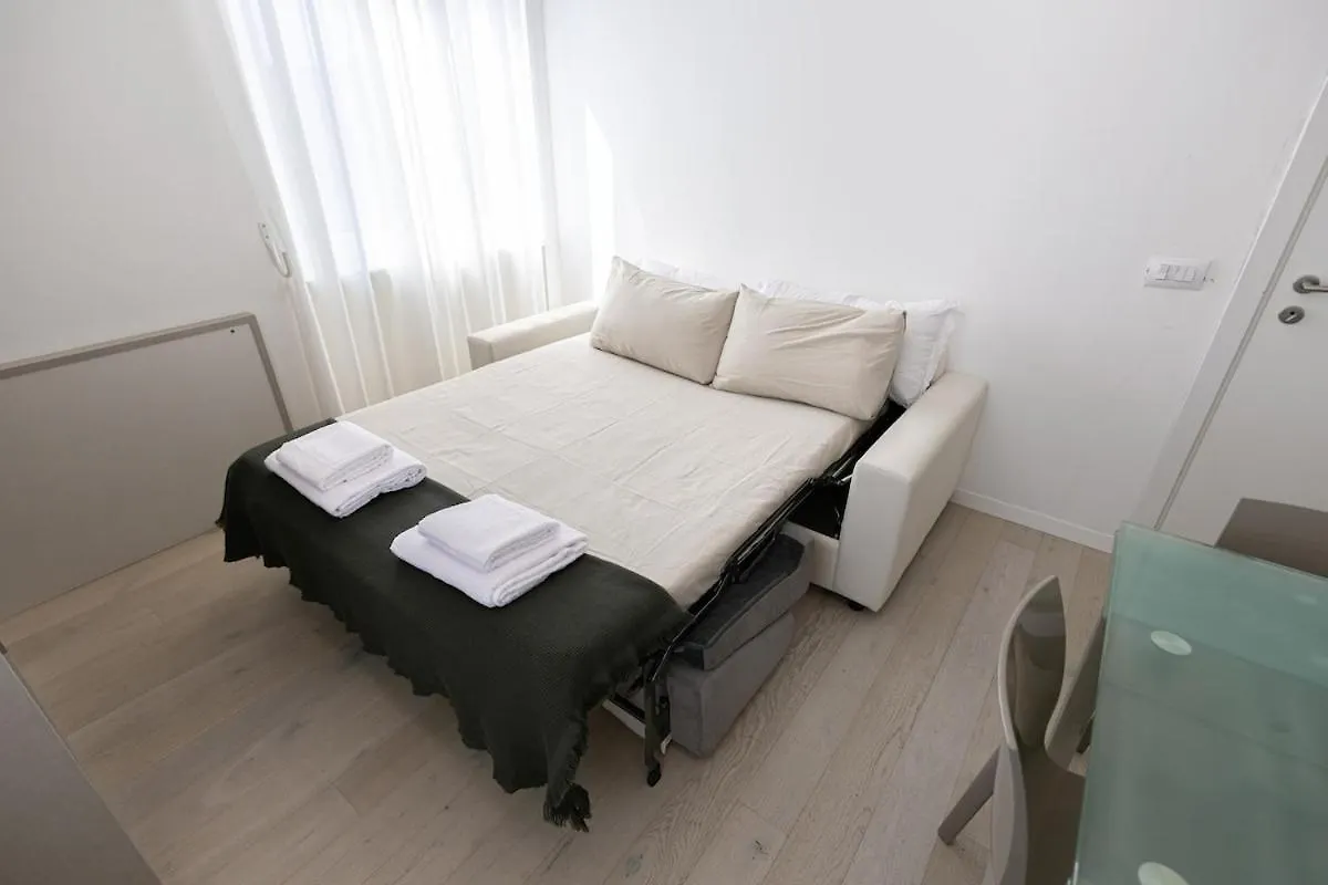 Two -Rooms Apartment 10 Minutes Duomo By Metro Milano