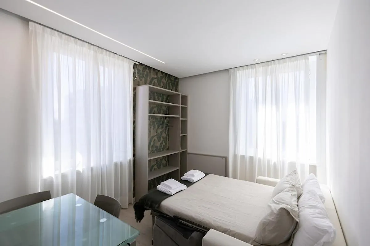 Two -Rooms Apartment 10 Minutes Duomo By Metro Milano Italien