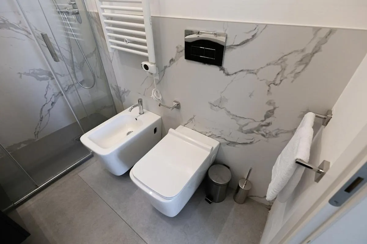 Two -Rooms Apartment 10 Minutes Duomo By Metro Milan