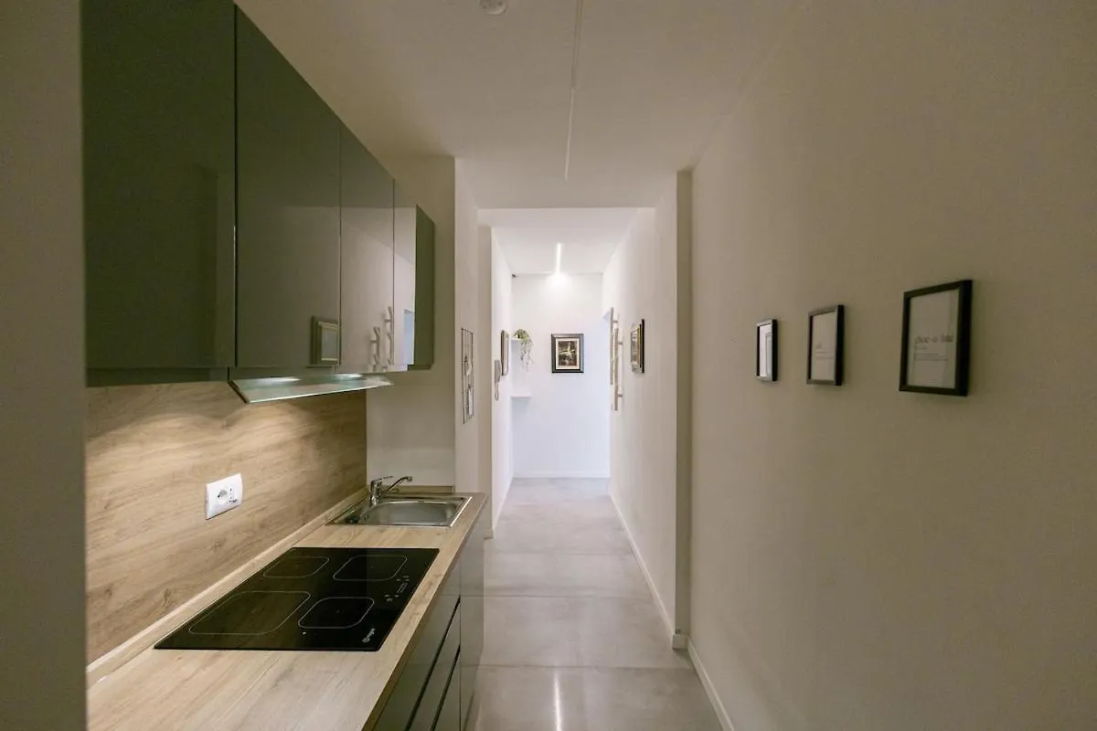 Two -Rooms Apartment 10 Minutes Duomo By Metro Milaan