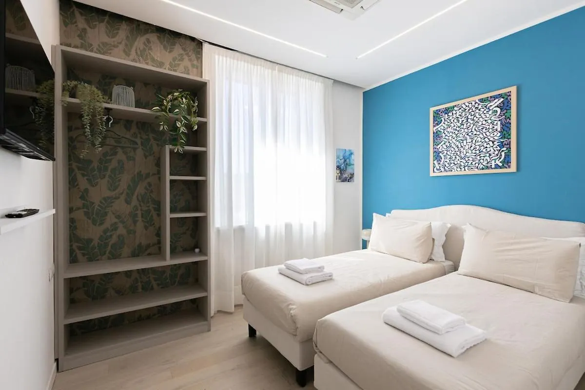 Two -Rooms Apartment 10 Minutes Duomo By Metro Milaan
